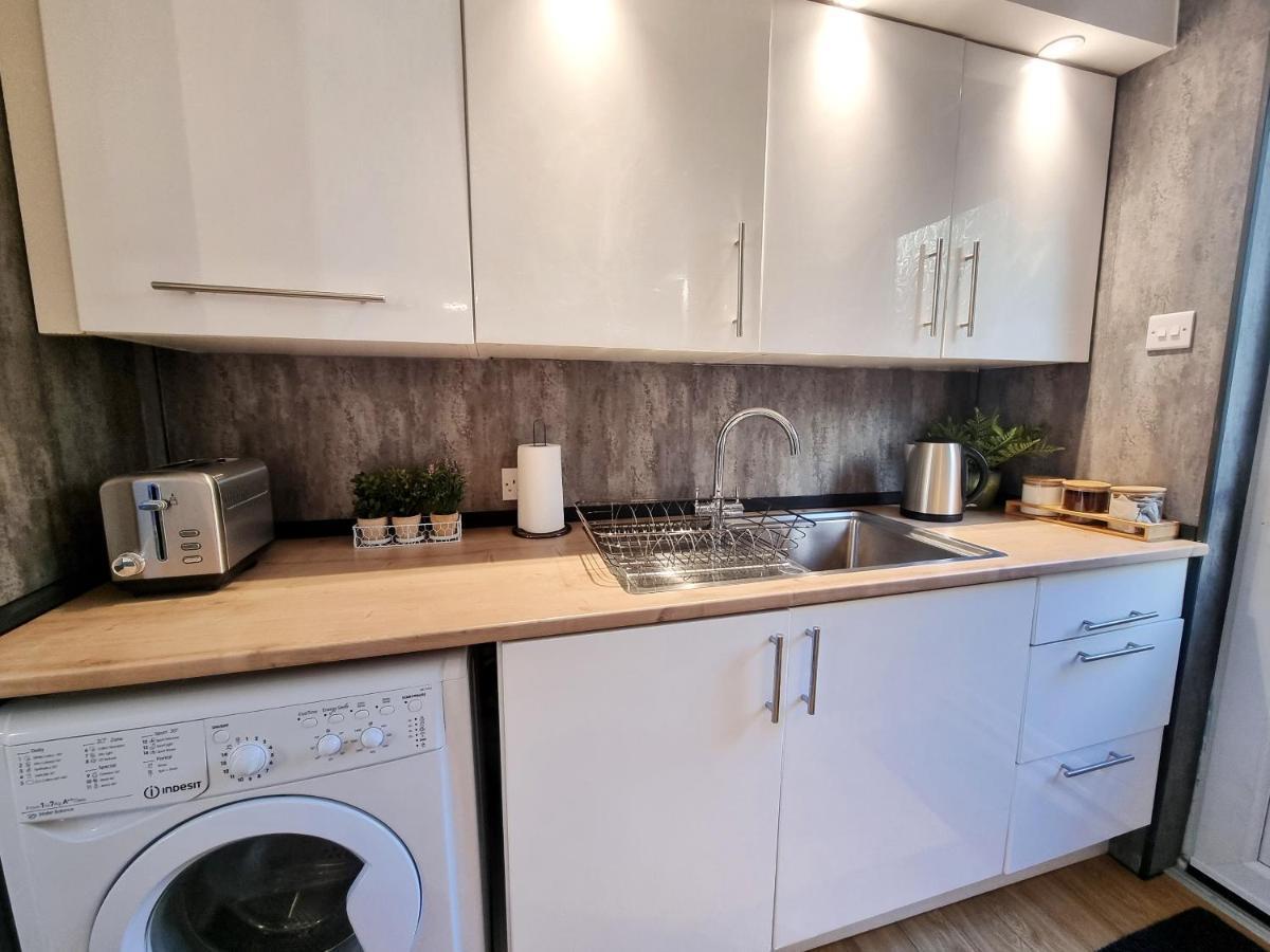 Cosy Apartment Nearby Train Station! Watford  Bagian luar foto